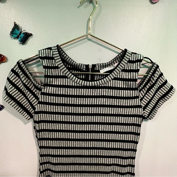 💎 2/$10 Gray & Black Stripes Shoulder Cut Out Midi Ribbed Dress - Picture 2 of 3